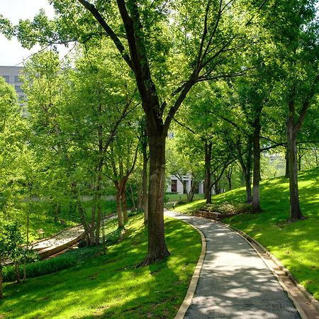 Doubletree By Hilton Tulsa At Warren Place Extérieur photo