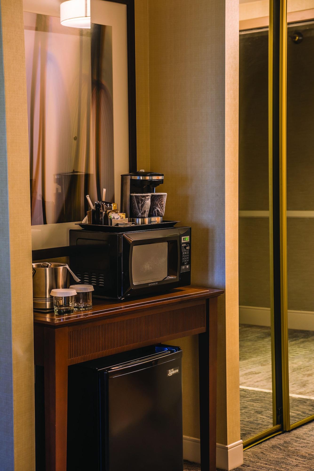 Doubletree By Hilton Tulsa At Warren Place Extérieur photo