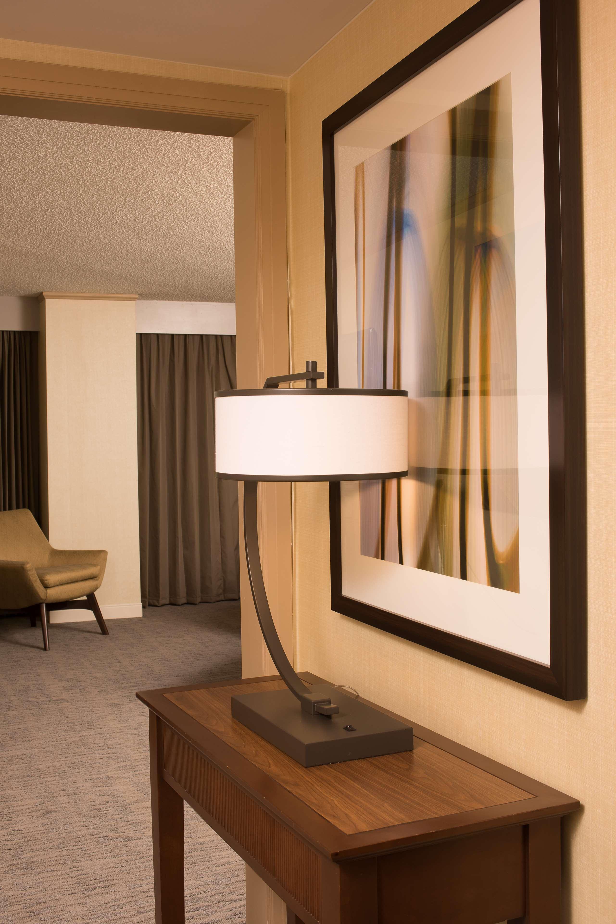 Doubletree By Hilton Tulsa At Warren Place Extérieur photo