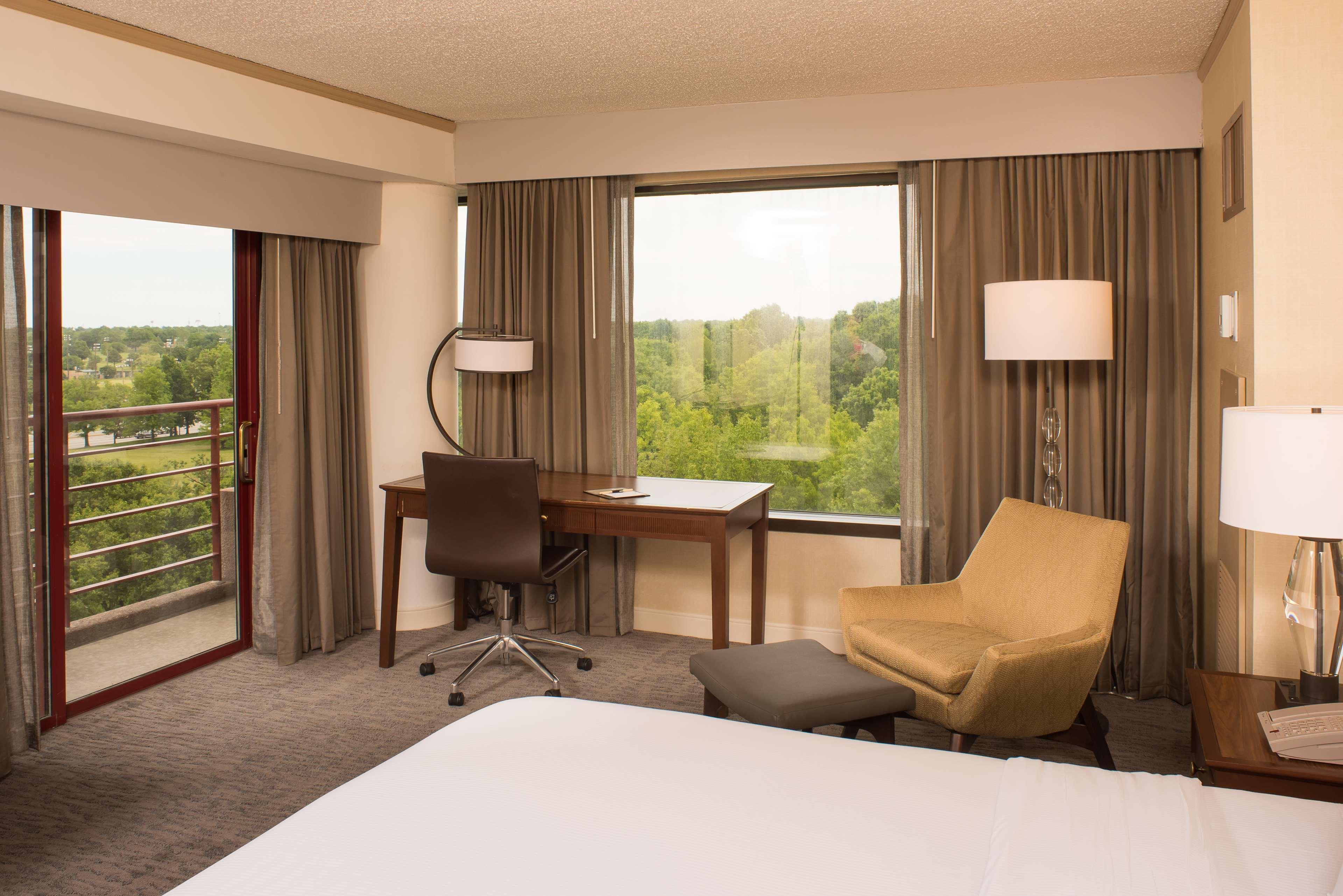Doubletree By Hilton Tulsa At Warren Place Extérieur photo