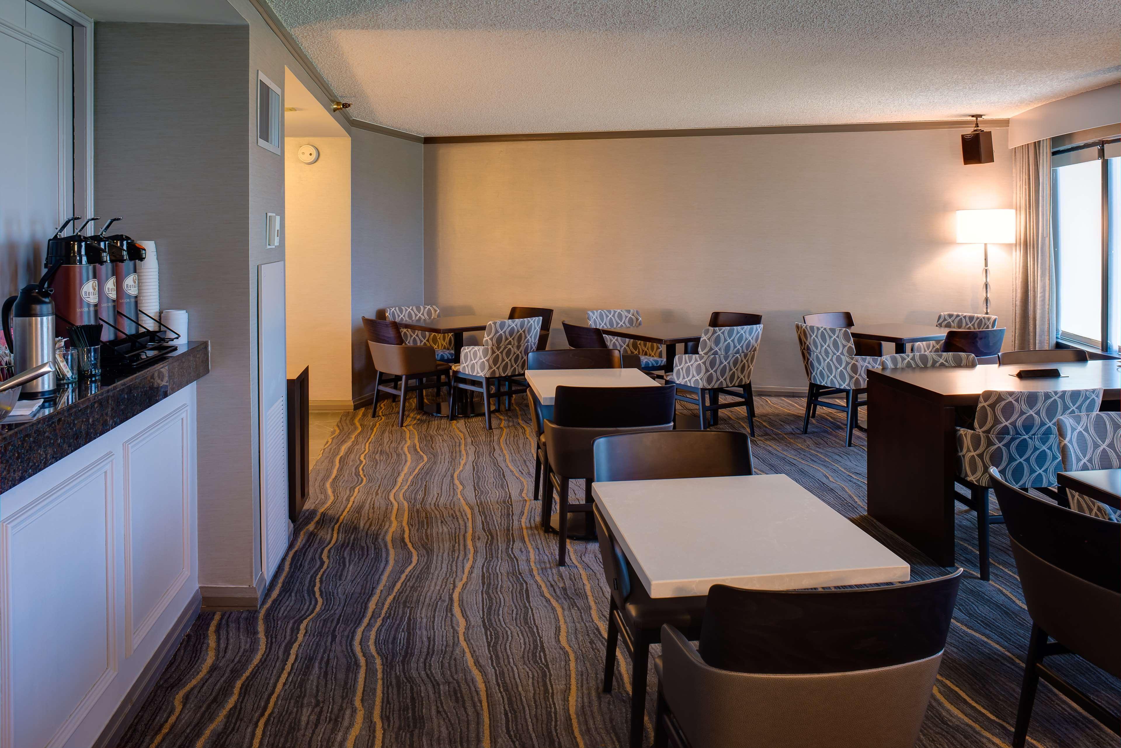 Doubletree By Hilton Tulsa At Warren Place Extérieur photo
