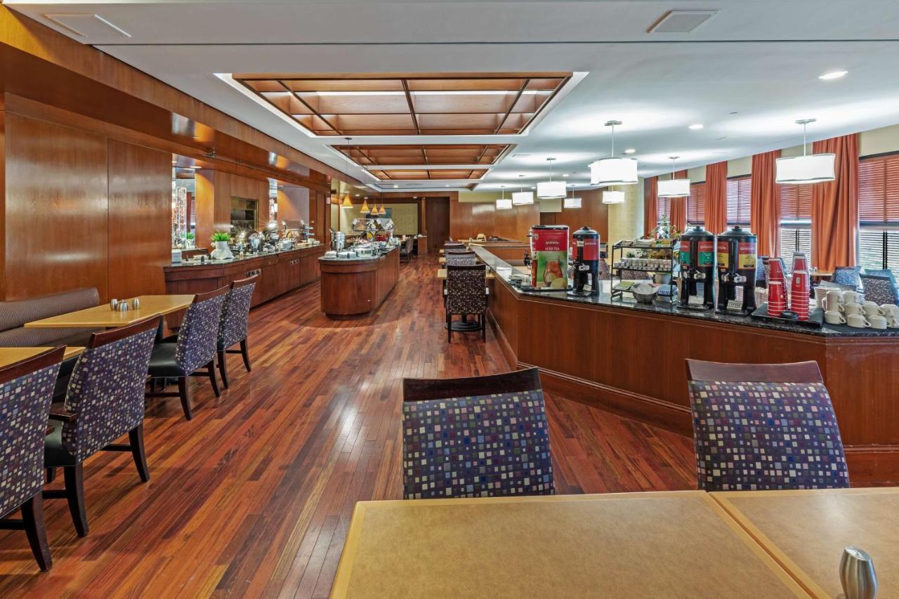 Doubletree By Hilton Tulsa At Warren Place Extérieur photo