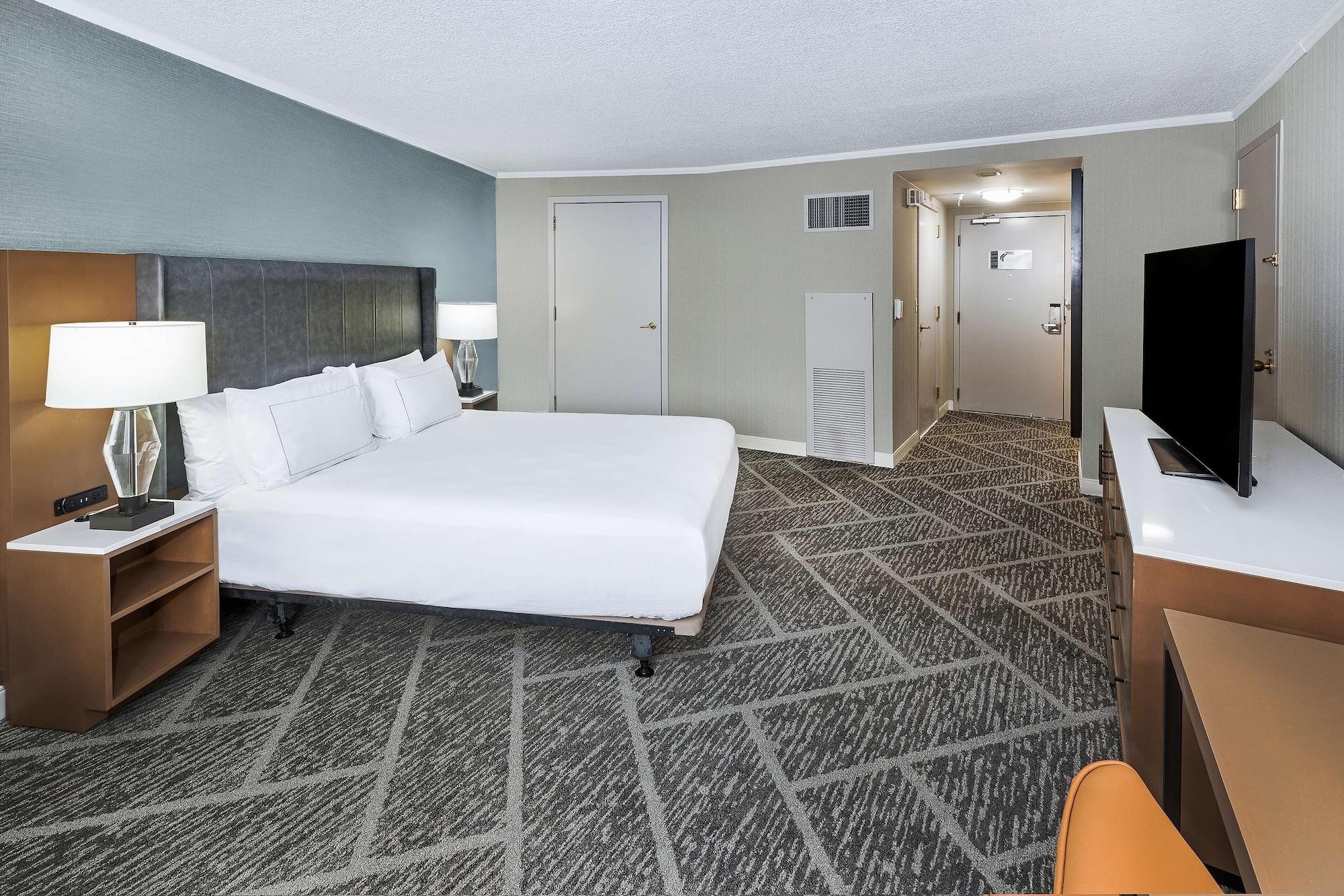 Doubletree By Hilton Tulsa At Warren Place Extérieur photo