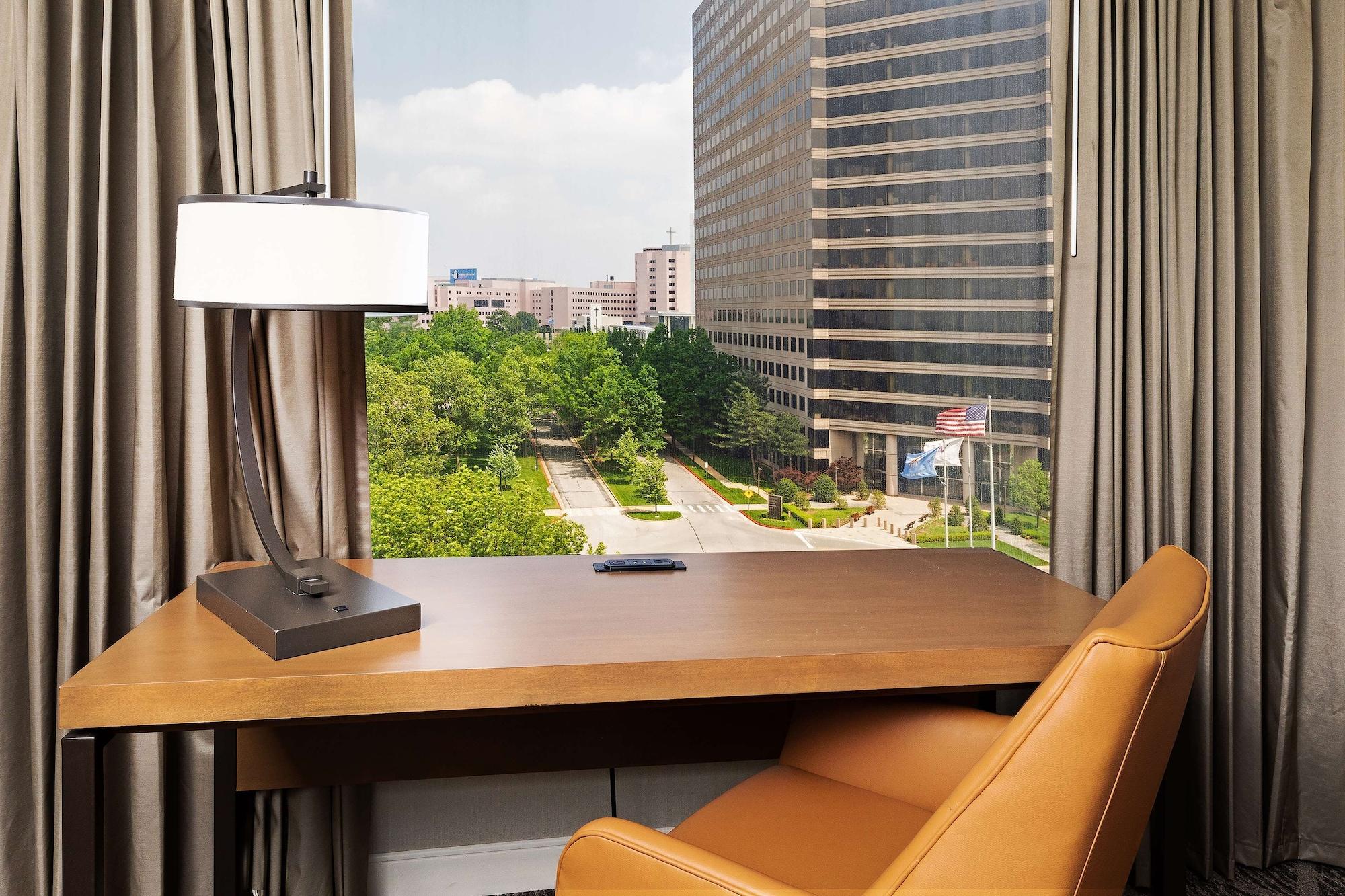Doubletree By Hilton Tulsa At Warren Place Extérieur photo