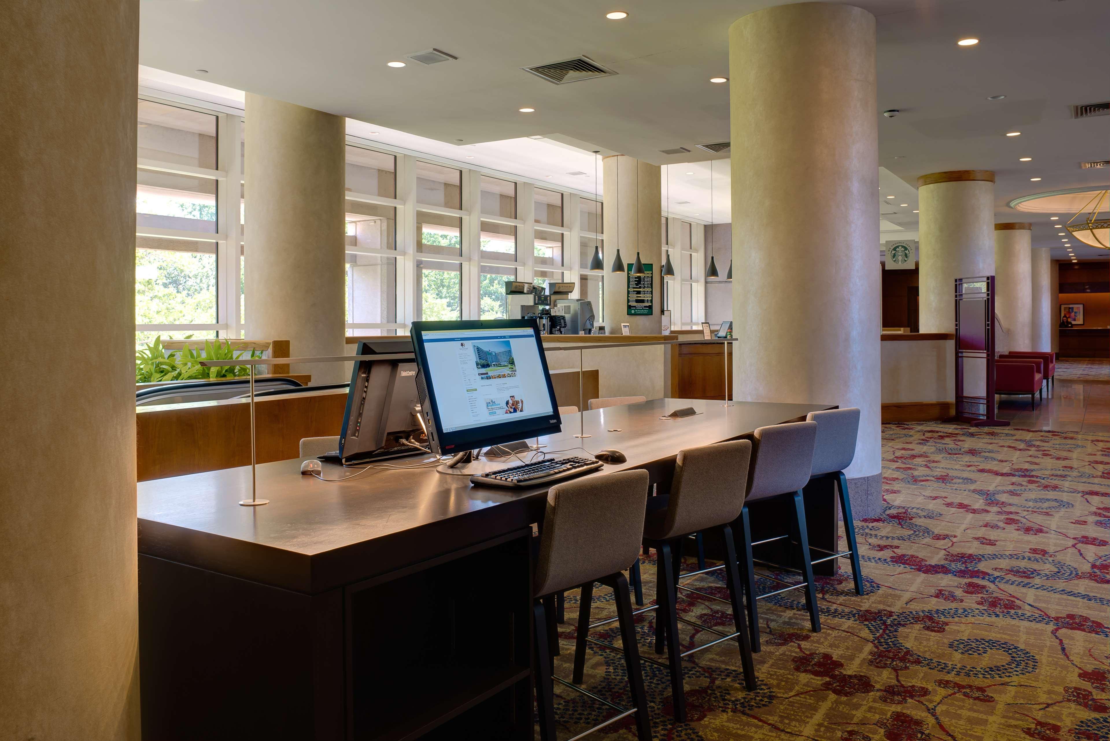 Doubletree By Hilton Tulsa At Warren Place Extérieur photo