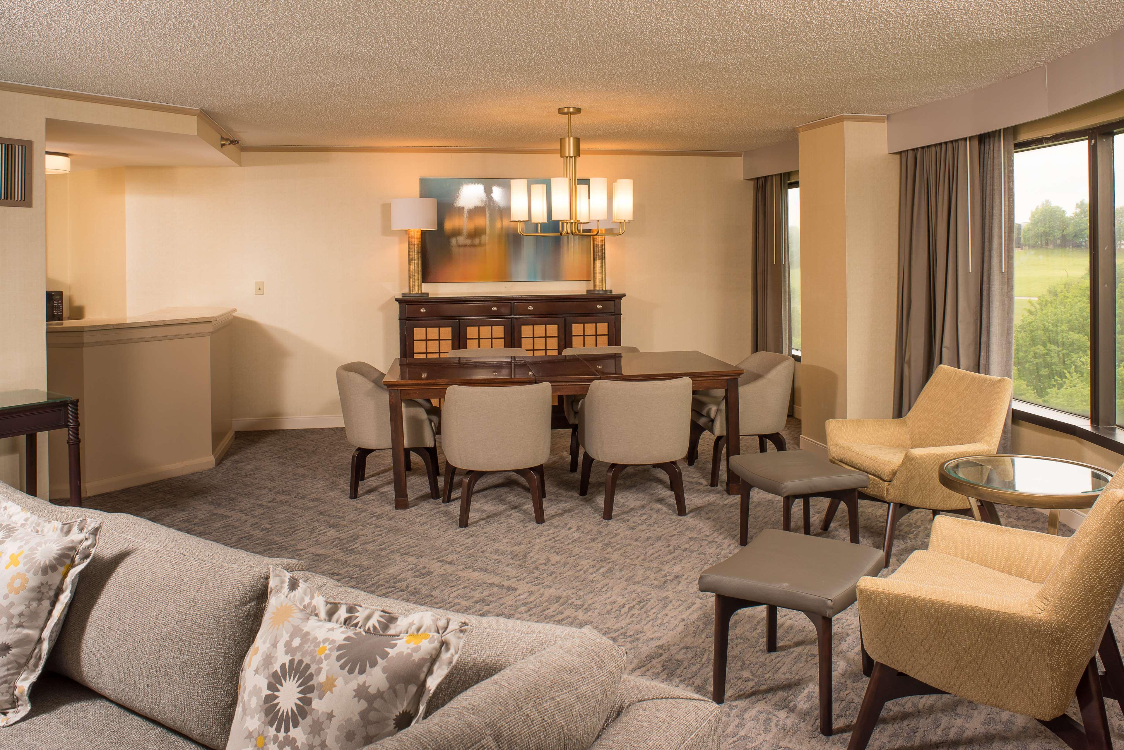 Doubletree By Hilton Tulsa At Warren Place Extérieur photo