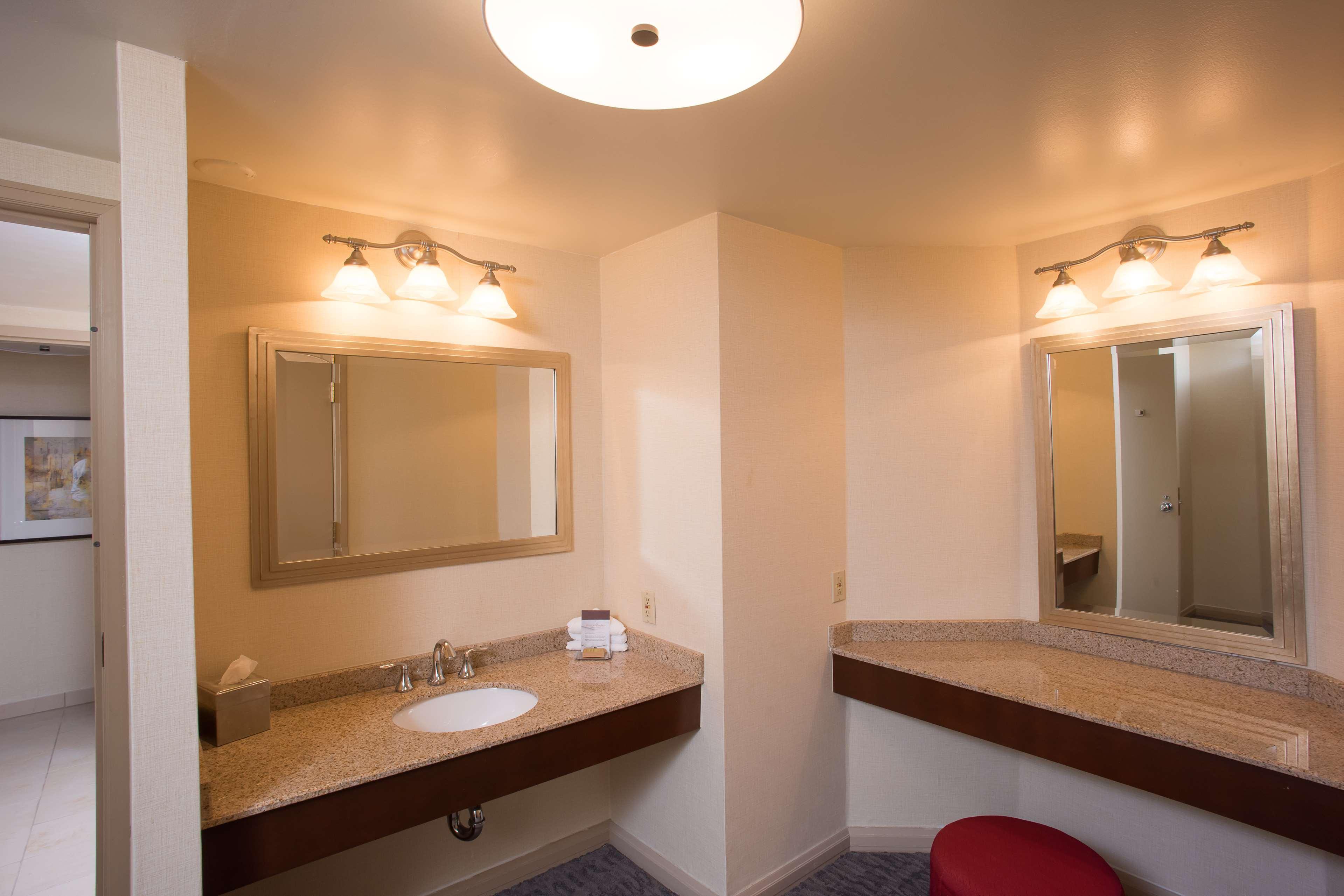 Doubletree By Hilton Tulsa At Warren Place Extérieur photo