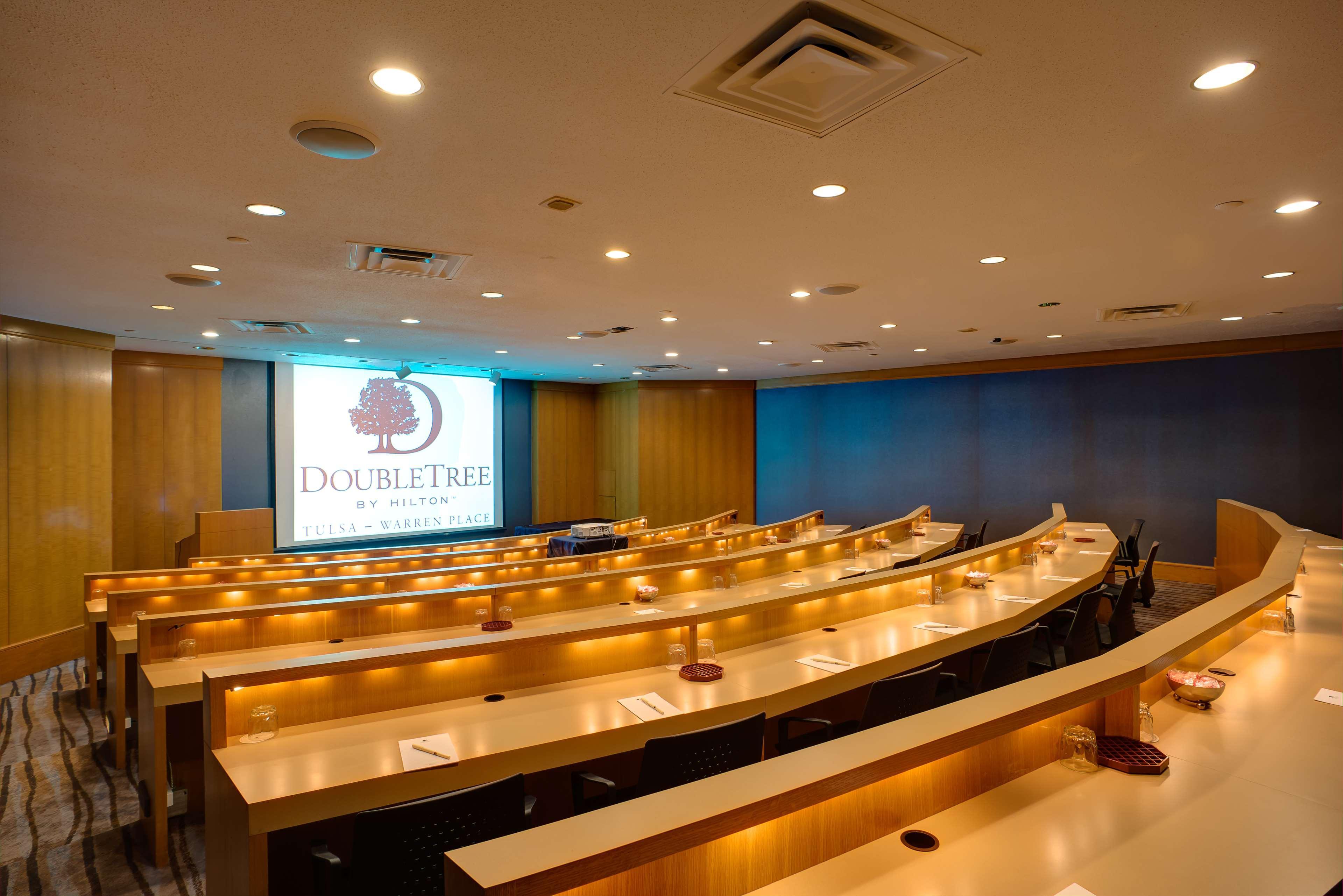 Doubletree By Hilton Tulsa At Warren Place Extérieur photo