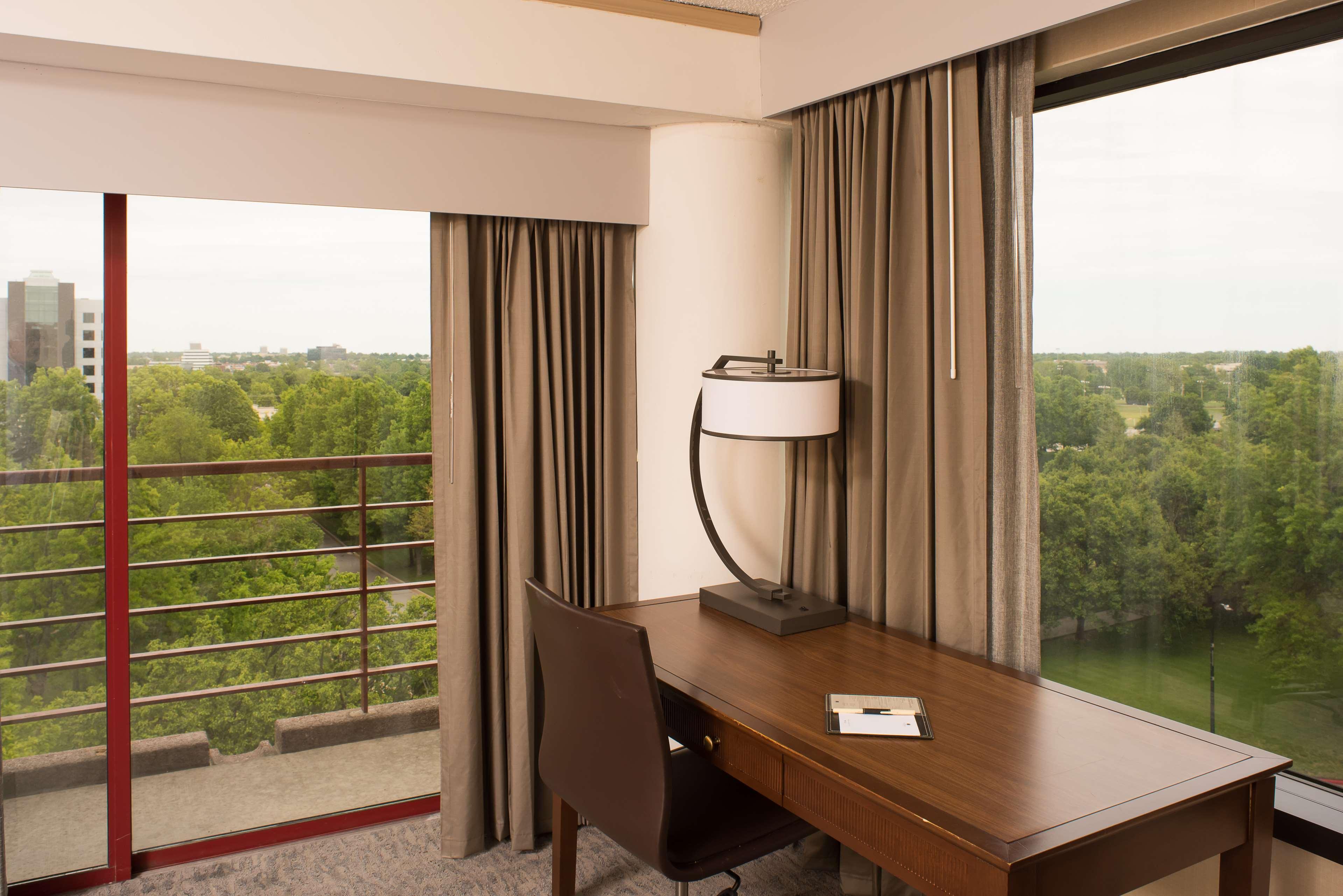 Doubletree By Hilton Tulsa At Warren Place Extérieur photo