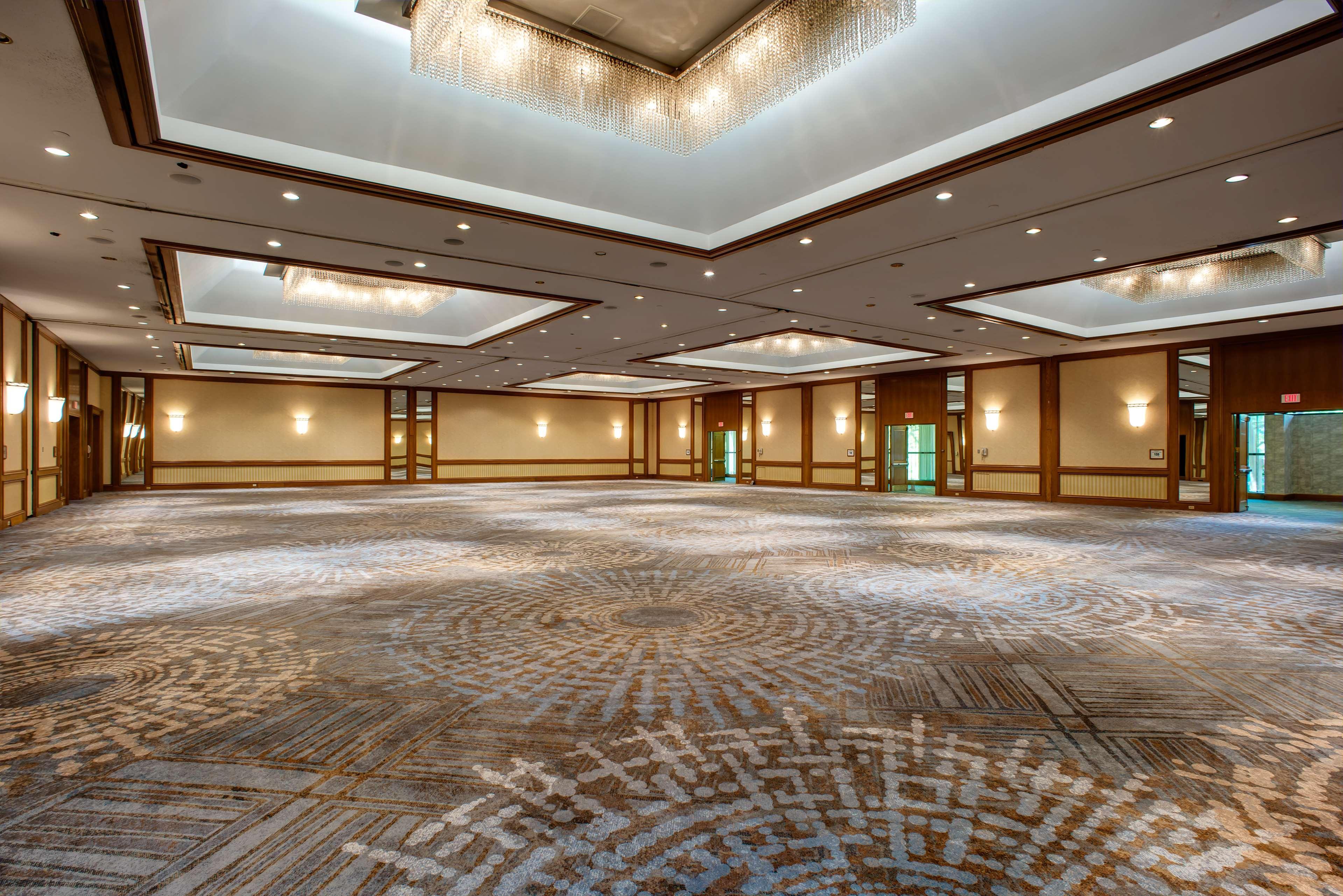 Doubletree By Hilton Tulsa At Warren Place Extérieur photo