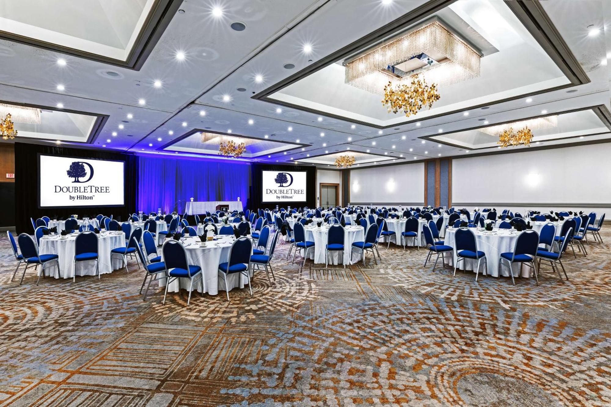 Doubletree By Hilton Tulsa At Warren Place Extérieur photo