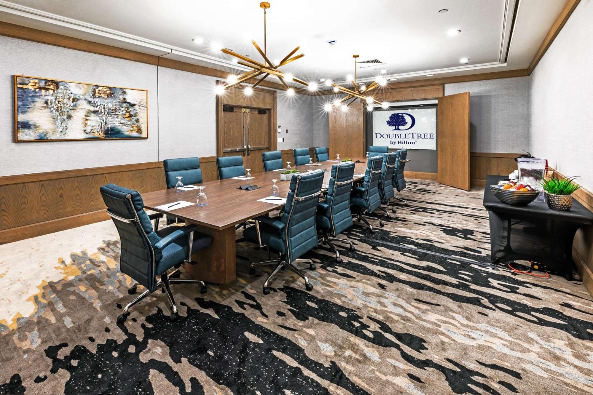 Doubletree By Hilton Tulsa At Warren Place Extérieur photo