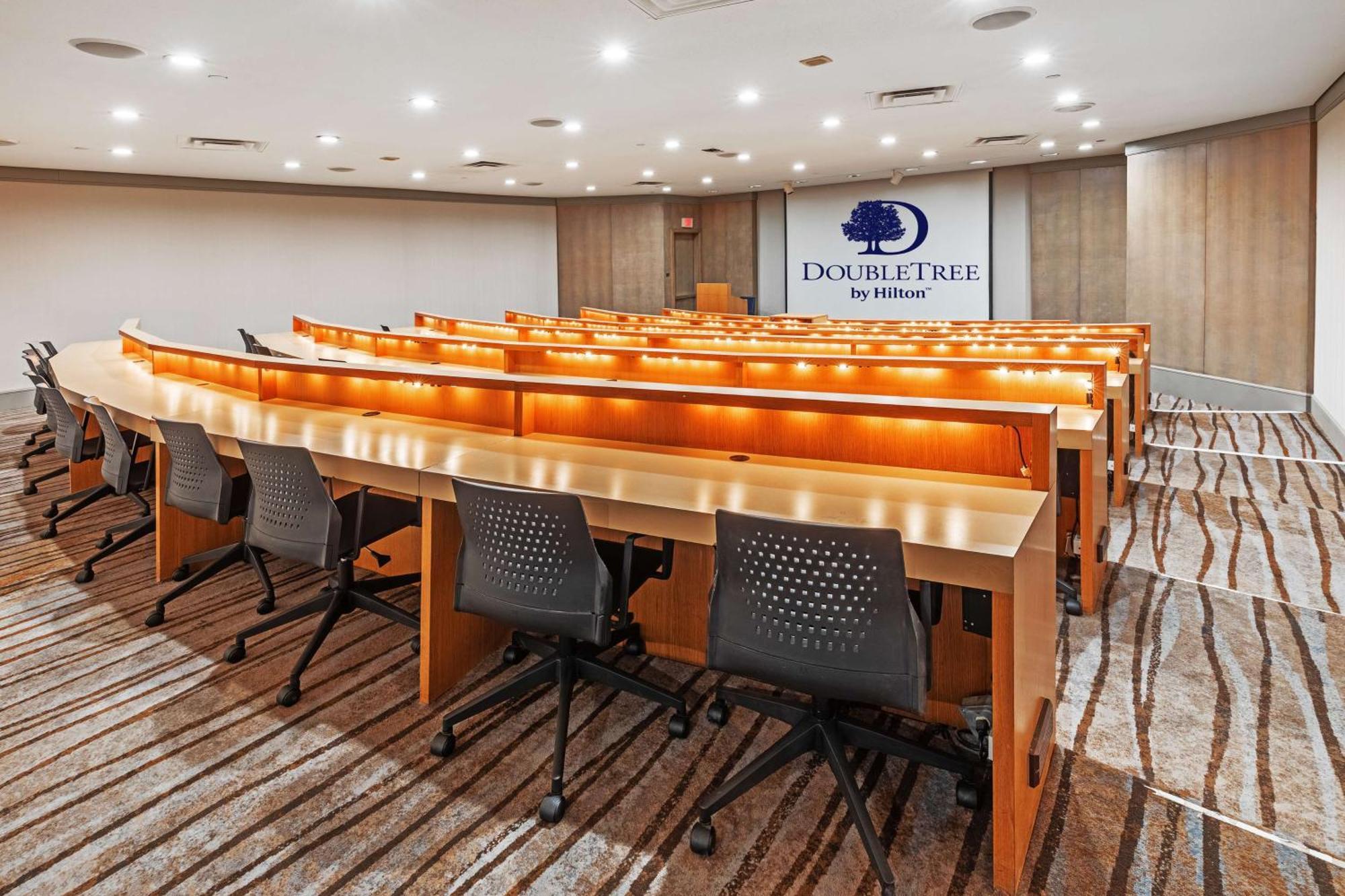 Doubletree By Hilton Tulsa At Warren Place Extérieur photo