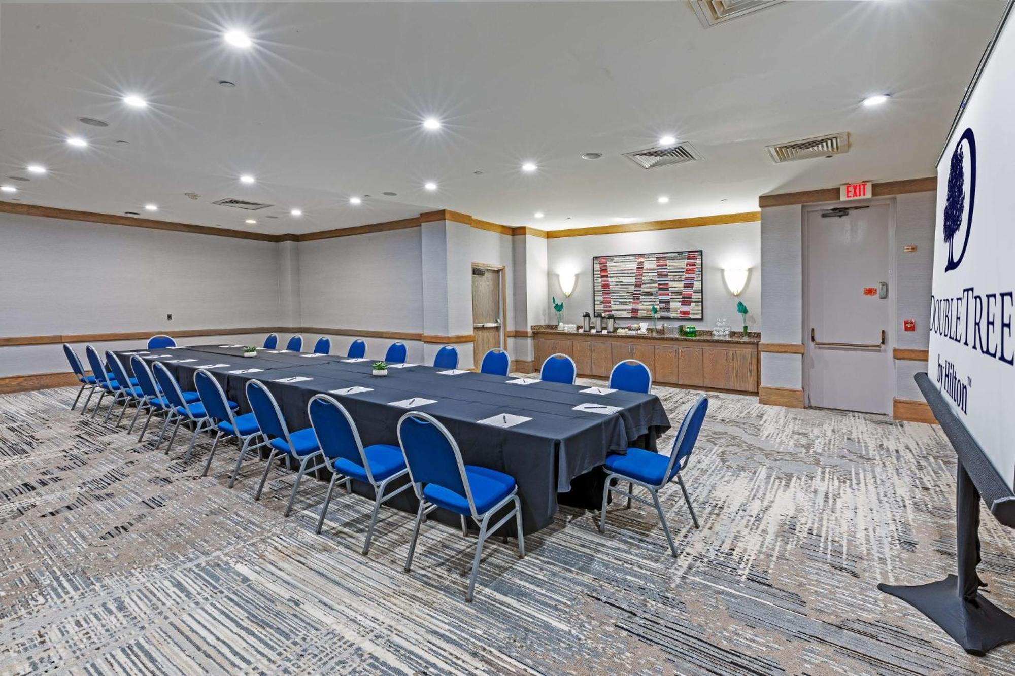 Doubletree By Hilton Tulsa At Warren Place Extérieur photo